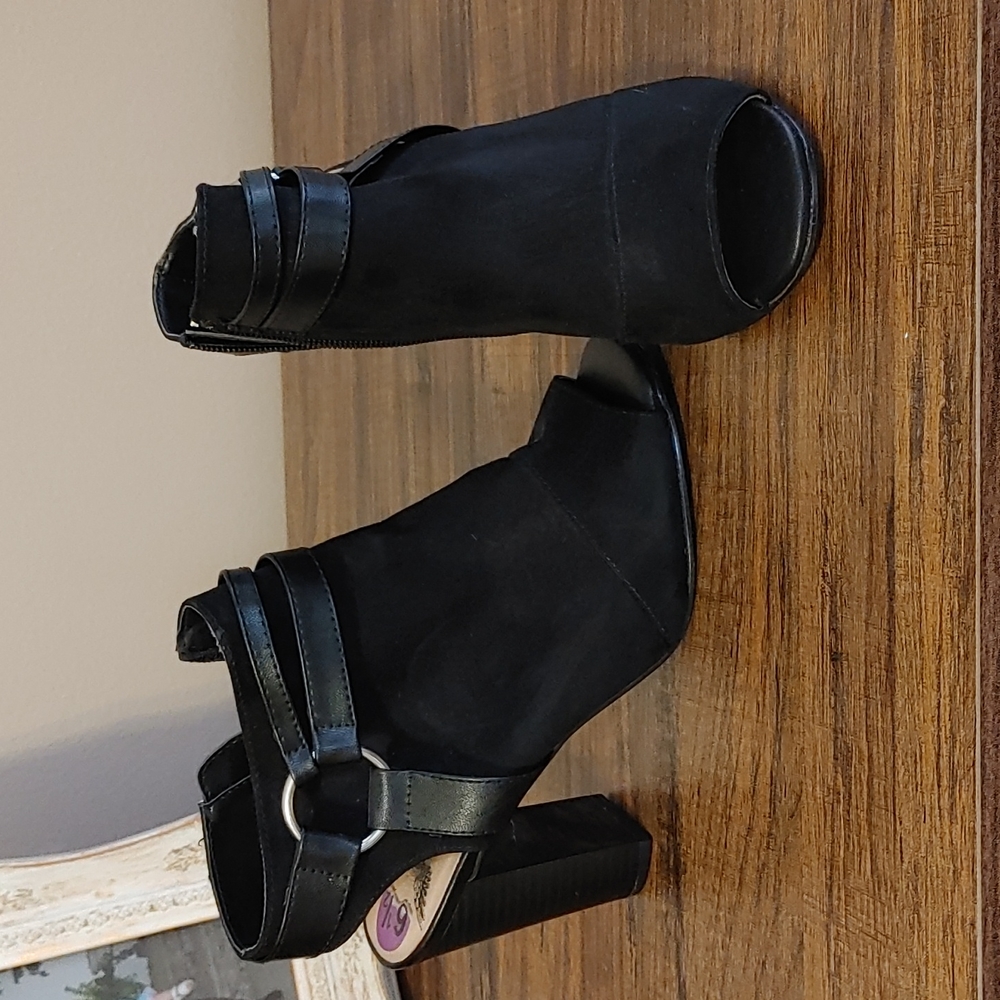 Black open toed heeled bootie